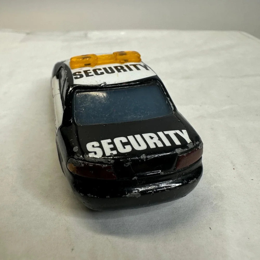 Disney Pixar Cars Marlon Clutches Security Vehicle Black White‎ Piston Cup Toy